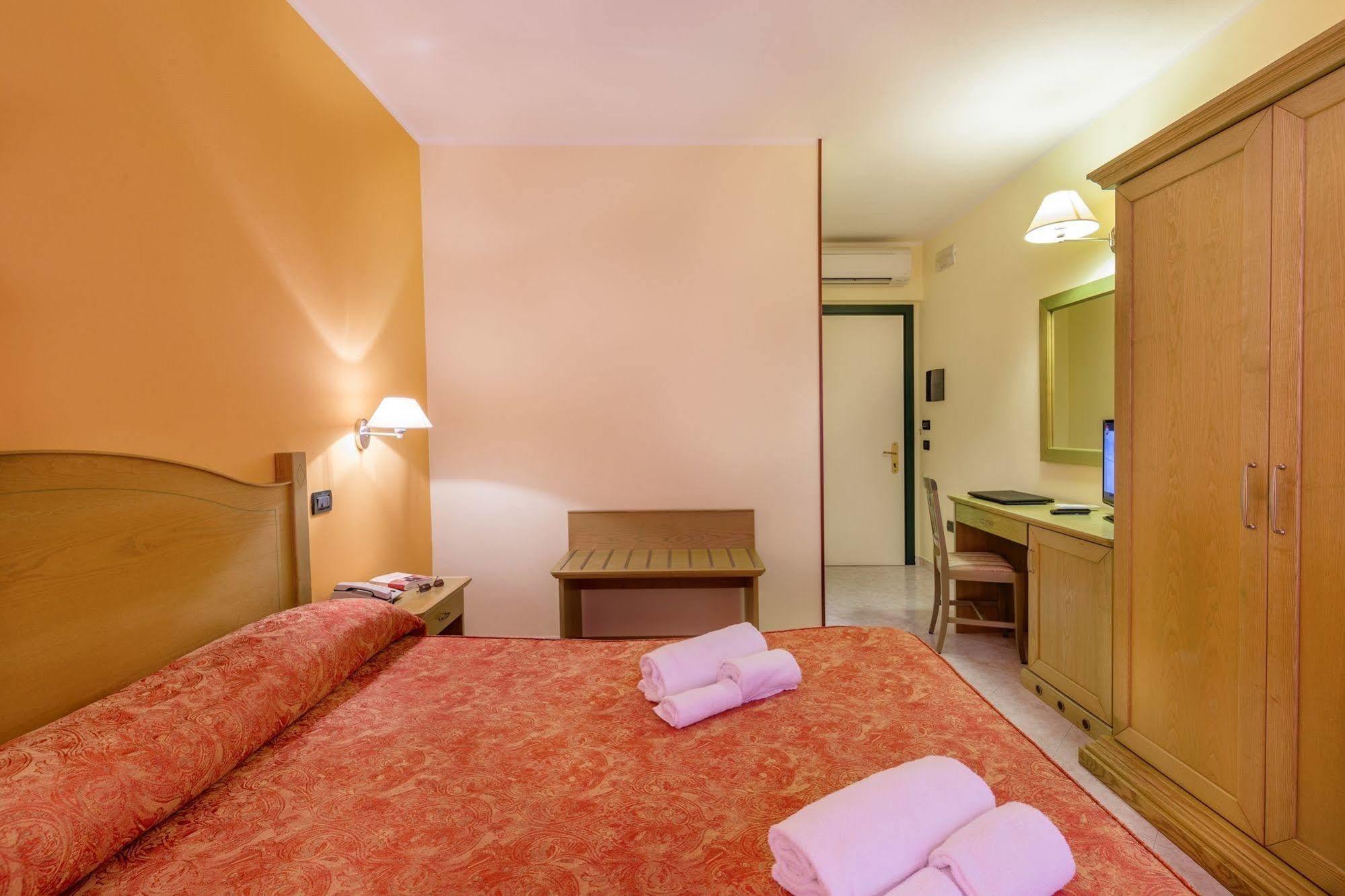 קאסטלסארדו Hotel Rosa Dei Venti מראה חיצוני תמונה